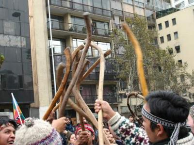 Chile: Grupo anti mapuche se organiza para "acabar con dinamita asonada indígena"