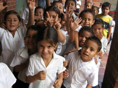 Colombia: 792 mil niños crecen sin sus padres, aunque estos vivan
