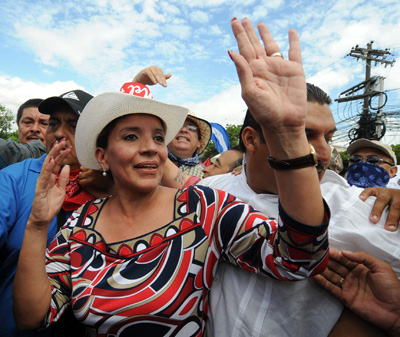 Esposa de Zelaya deja la frontera con Nicaragua y retorna a Tegucigalpa