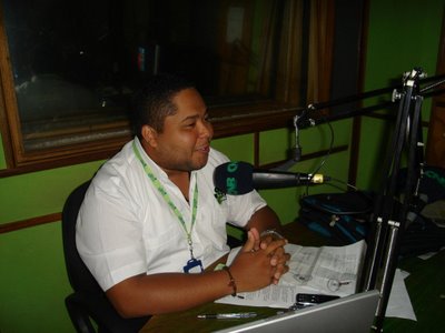Chávez cierra 34 emisoras de radio