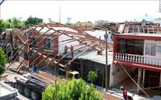 Un techo de acero de 15 toneladas es arrancado por un tornado en México
