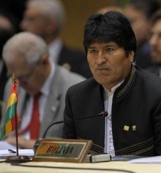 Evo Morales ofrece una casa a cada pareja que se case en Bolivia