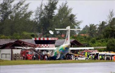 Dos españoles salen ilesos del accidente de avión en Tailandia