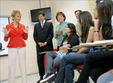 41 millones de niños y jóvenes brasileños aprenderán español