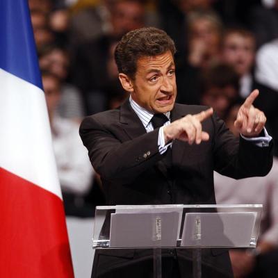 Una carta con un cartucho de una Magnum 375 para Sarkozy
