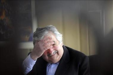 Mujica dijo que Argentina deberá "entender" que la papelera Botnia no contamina