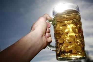 Los británicos ahogan la crisis con cerveza en un gran festival