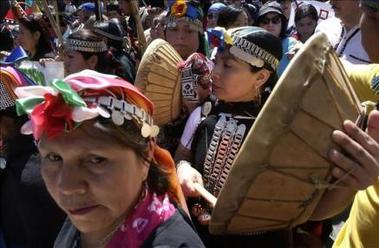 Investigan un nuevo atentado y ocupaciones de tierras en Chile