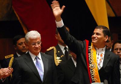 Correa asume para los oprimidos y con críticas a Colombia y cierta prensa