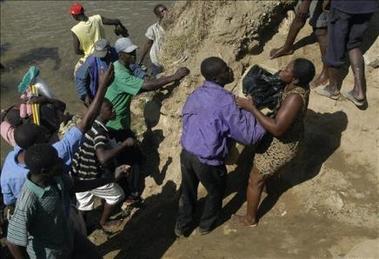 Haitianos huyen despavoridos del norte dominicano por turba enardecida que quiere vengar la muerte de un hombre