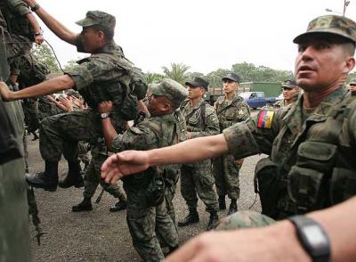Ecuador agradece a Colombia por devolver a los militares que cruzaron la frontera