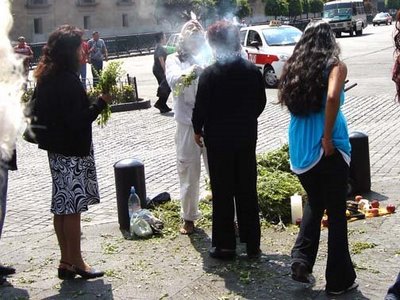 Un chamán desata un incendio y destruye 200 tumbas en Perú
