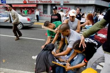 Doce periodistas venezolanos heridos por presuntos partidarios del Gobierno