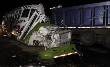 24 muertos y 15 heridos en Panamá al chocar ómnibus y camión