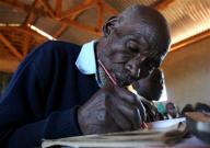 El escolar más anciano del mundo fallece en Kenia a los 90 años