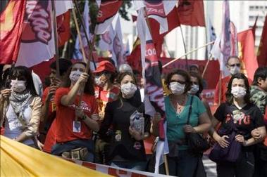 Manifestaciones en ciudades de Brasil piden renuncia del ex presidente Sarney, acusado de varios casos de corrupción