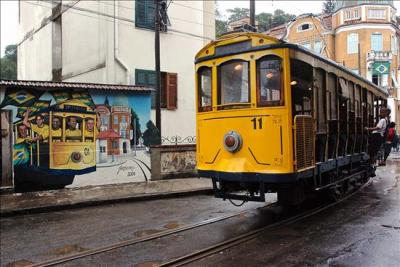 Un muerto y nueve heridos en el accidente de un tranvía turístico de Río de Janeiro