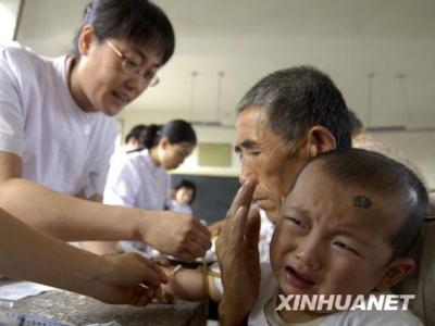 China cierra una fundición y detiene a dos directivos por el envenenamiento con plomo de más de 1.300 niños