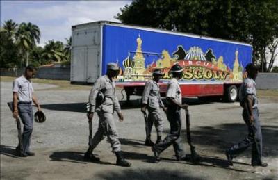 Detienen en Guatemala a medio centenar de artistas del "Circo de Moscú"