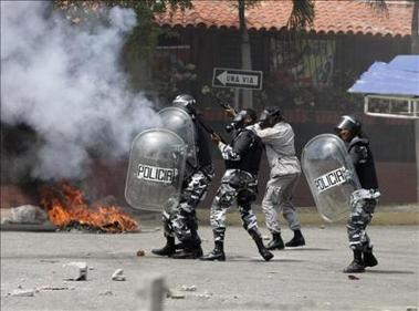 República Dominicana: sigue tensión social y enfrentamientos; 26 personas resultaron heridas