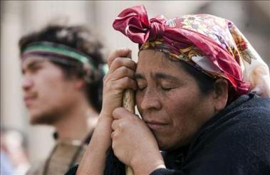 Mapuches repudian en Santiago el crimen de un joven en el sur de Chile