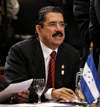 España expulsa al embajador de Honduras, destituido por Zelaya