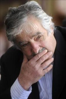 Mujica dijo que Uruguay quiere la verdad en Derechos Humanos pero a él no le interesa tener ancianos militares presos