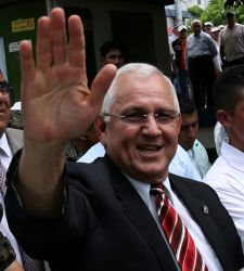 El golpista Micheletti dice a la OEA en Honduras que habrá elecciones lo reconozca o no el mundo