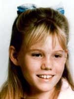 Mujer secuestrada en 1991, cuando tenía 11 años, se presenta ante la policía