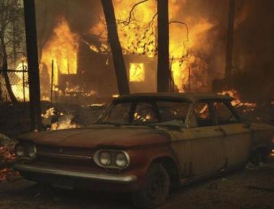 El fuego devora Los Ángeles y obliga a desalojar 4.000 viviendas