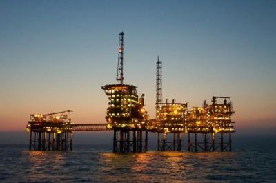 Anuncian "gigantesco" descubrimiento de petróleo en el golfo de México