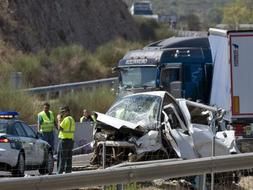 Valencia: Seis muertos en un choque entre una furgoneta y un camión