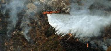 Los bomberos avanzan en su lucha contra el fuego en California