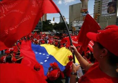 Concentración en Caracas para recibir a Chávez
