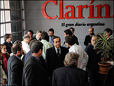 Clarín y los Kirchner: ¿quién pagó para montar el circo fiscal...?