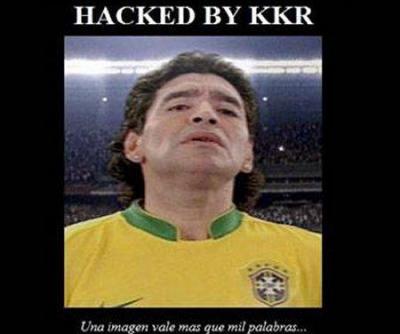 Hackean la página de la AFA y colocan foto de Maradona con la camiseta de Brasil