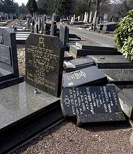 Argentina: Profanan 58 tumbas de cementerio judío