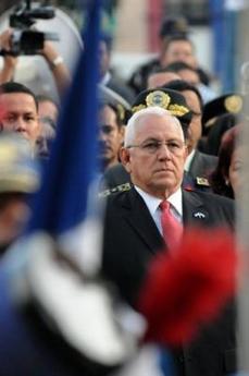 El golpista Micheletti dice que EEUU sólo podría sacarle del poder invadiendo Honduras
