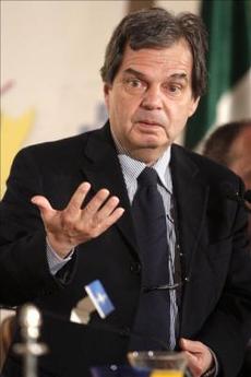 Un ministro italiano asegura que cierta elite prepara un "auténtico" golpe de Estado