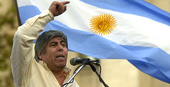 El "jefe" de los trabajadores argentinos, Hugo Moyano, dijo : A los diarios sólo les creo la fecha y el precio de tapa