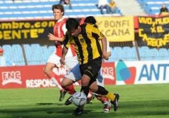 Uruguay: Peñarol le ganó a Tacuarembó 1 a 0 por el Apertura