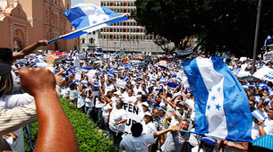La OEA convoca una reunión extraordinaria del Consejo tras el regreso de Zelaya y el pueblo de Honduras sale a la calle