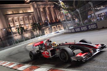 Fórmula 1: Hamilton dominó de principio a fin y festejó en la noche de Singapur