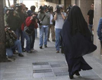La testigo del burka subyuga a la prensa española