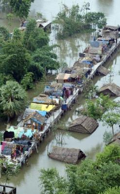 Tragedia en India: 50 muertos tras naufragar un barco en un río