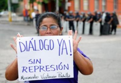Influyentes empresarios de Honduras lanzan una propuesta que prevé la restitución de Zelaya
