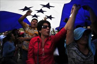 Las Fuerzas Armadas de Honduras recomiendan el diálogo "a sus superiores"