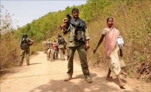 Rebeldes maoístas atacan aldea en India y matan a 16 personas