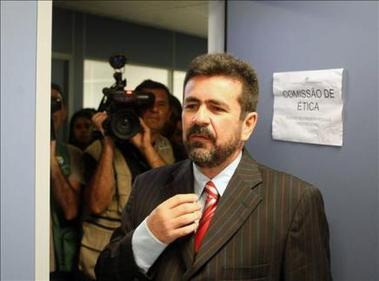 Brasil: despojan fueros al diputado brasileño que encomendaba crímenes para su programa de TV