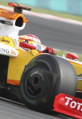 Vettel logra la pole en Japón en una accidentada clasificación